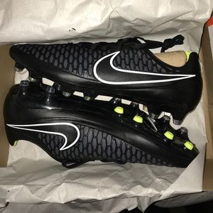 BRAND NEW NIKE MEN’S MAGISTA ORDEN FG SOCCER CLEAT